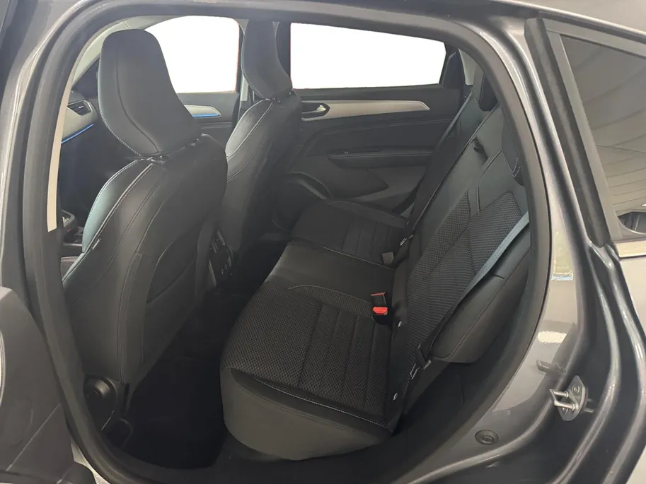 Renault Arkana 1.6 E-Tech Hybrid 145 Intens | Slechts 22.000 km | CarPlay | Camera | Navigatie | Adaptive Cruise | Climate Control | Keyless