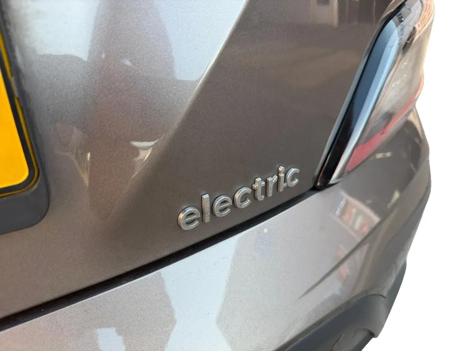 Hyundai Kona EV Comfort 64 kWh | Lichtmetalen velgen| Navigatie| Camera| Cruise Controle| Dealer onderhouden| Metalliclak