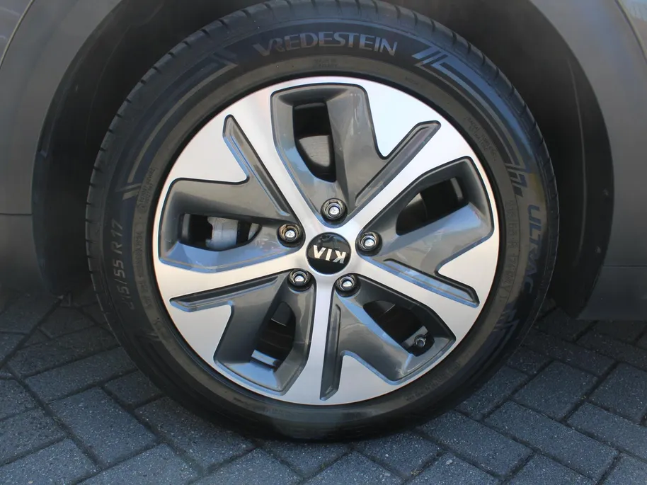 Kia e-Niro ExecutiveLine 64 kWh | Trekhaak | Warmtepomp | Stuur-/stoelverwarming + ventilatie | Leer | Camera | Stoelgeheugen | Dodehoek detectie | LED | 17' LM |