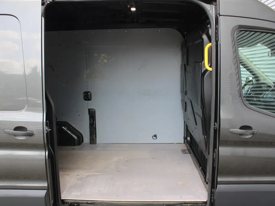 Ford Transit 290 2.0 TDCI L2H2 Trend | Nieuwe motor 35000 km |Trekhaak | Imperiaal | Voorruitverwarming | Navi |