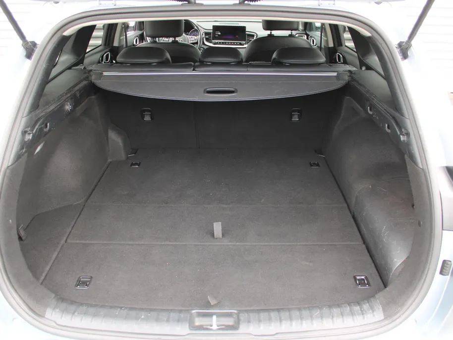 Kia Ceed Sportswagon 1.6 GDI PHEV DynamicPlusLine | Trekhaak | Stuur-/stoelverwarming | Plug-in | 16" LM | Clima | Camera | Cruise adapt. | Navi | LED |