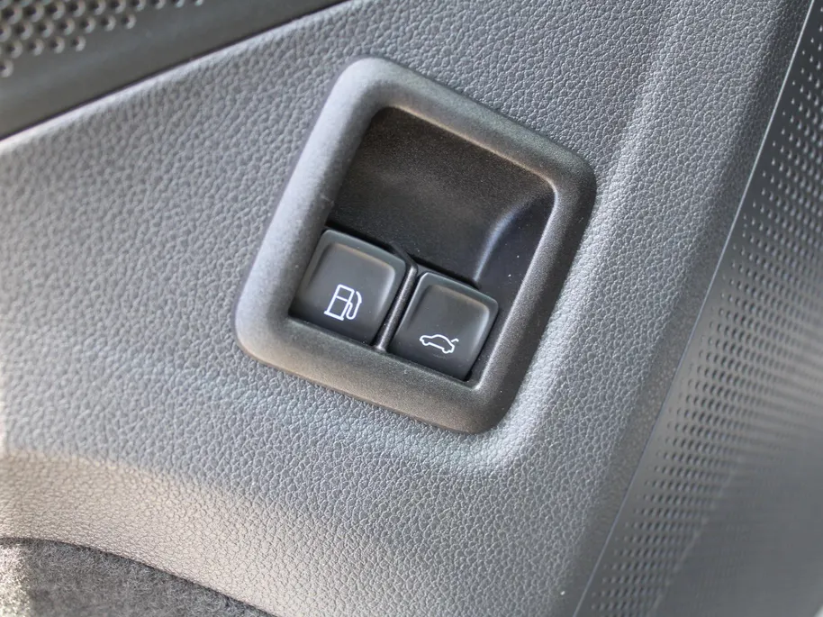 Volkswagen Tiguan 1.5 eHybrid R-Line Edition | Elek. trekhaak | Schuifdak | Stuur-/stoelverwarming + massage | Camera | 20' LM | HUD | LED | Dodehoek detectie | Nieuwstaat | BTW auto |