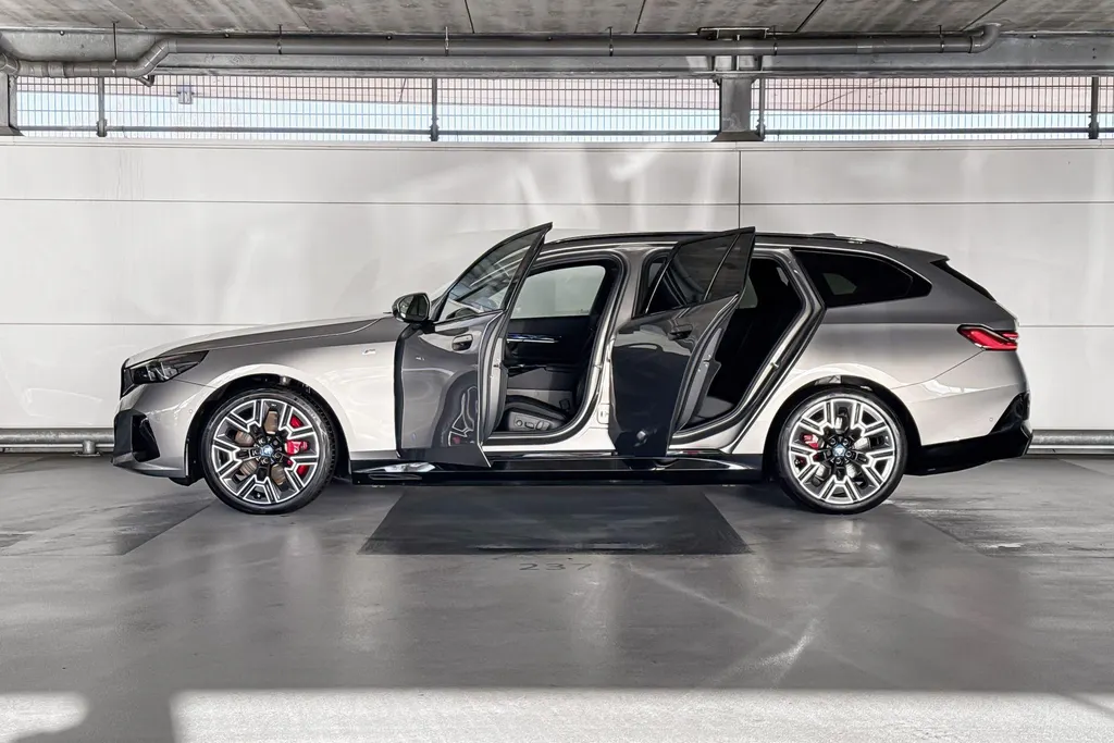 BMW i5 Touring xDrive40 84 kWh