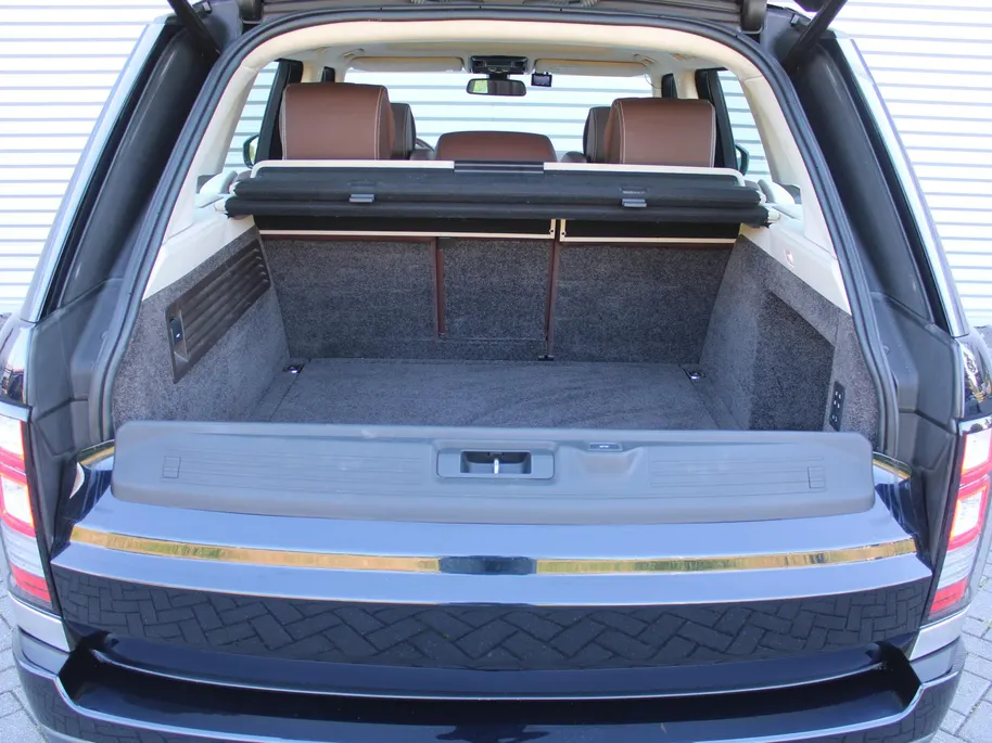 Land Rover Range Rover 4.4 SDV8 Autobiography | Uniek 4.4 V8 | Nieuwstaat | Elek. trekhaak | Luchtvering | Stuur-/voorruit-/stoelverwarming + ventilatie | Massage-/geheugenstoelen | Leer | Schuifdak | 360 Camera | 21' LM |