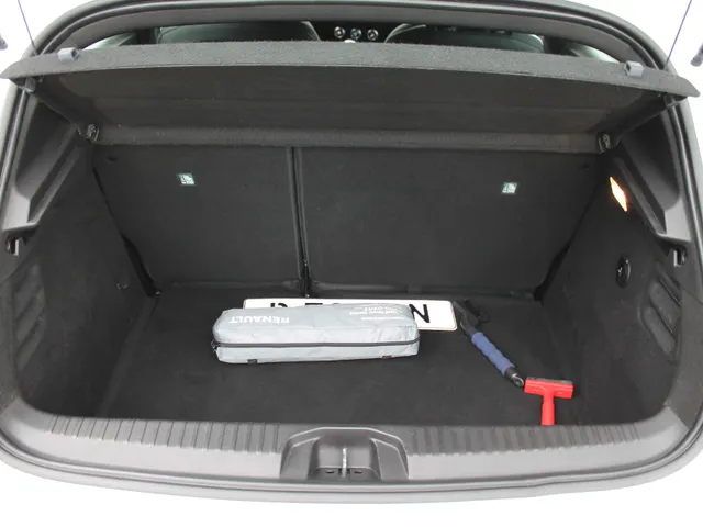 Renault Clio 1.0 TCe Intens | Climat Control | Navigatie groot scherm| Half leder |