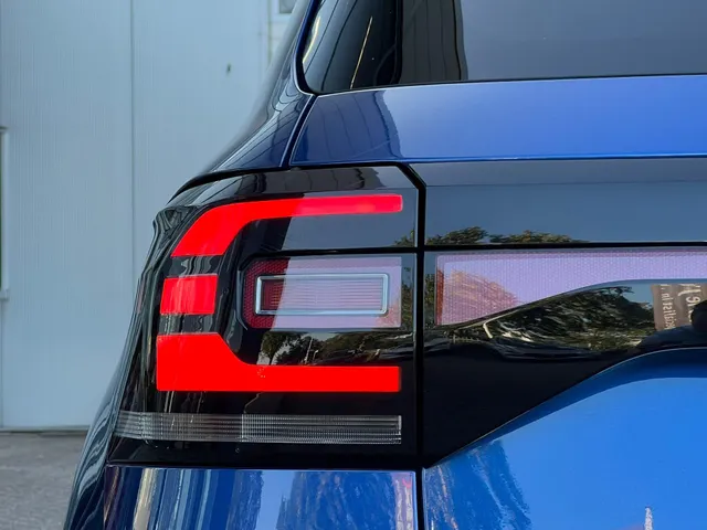 Volkswagen T-Cross 1.0 TSI Life AUTOMAAT | NAVIGATIE | APPLE CARPLAY | ANDROID AUTO | 17 INCH LMV | STOELVERWARMING | ADAPTIVE CRUISE CONTROL |