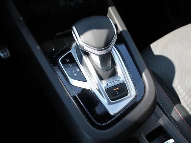 Renault Arkana 1.6 E-Tech Hybrid 145 R.S. Line | navigatie | lederen bekleding | BOSE audio