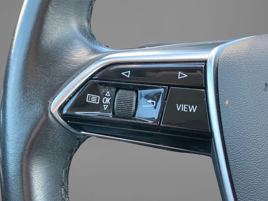Audi e-tron Sportback 55 quattro S Line 95 kWh 300kW/408PK · Panoramadak · Trekhaak · Camera · Leder · Stoelverwarming · Drive select ·  Garantie t/m 18-10-2027 of 100000km.
