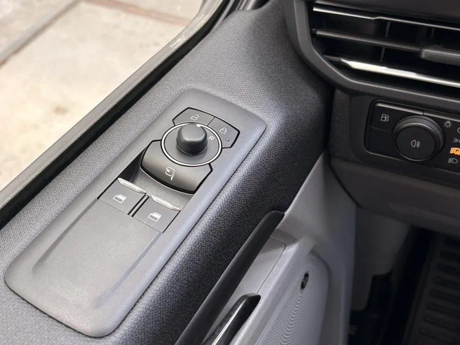 Ford Transit Custom Tourneo 340 2.5 PHEV L2H1 Titanium X 1850 KG Trekgewicht I LUXURY PACK I TREKHAAK I DRIVER ASSISTANCE PACK I APPLE CARPLAY / ANDROID AUTO I