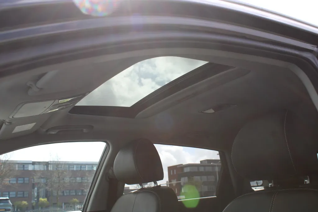 Kia e-Niro DynamicPlusLine 64 kWh | Warmtepomp | Schuif/kantel dak | 17' LM | Airco | Cruise | Navi | Camera |