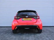 Toyota Yaris 1.5 Hybrid Launch Edition | 17' LM | Clima | Cruise adapt.| PDC V+A | Camera | HUD | Keyless | Navi | 1e eigenaar |