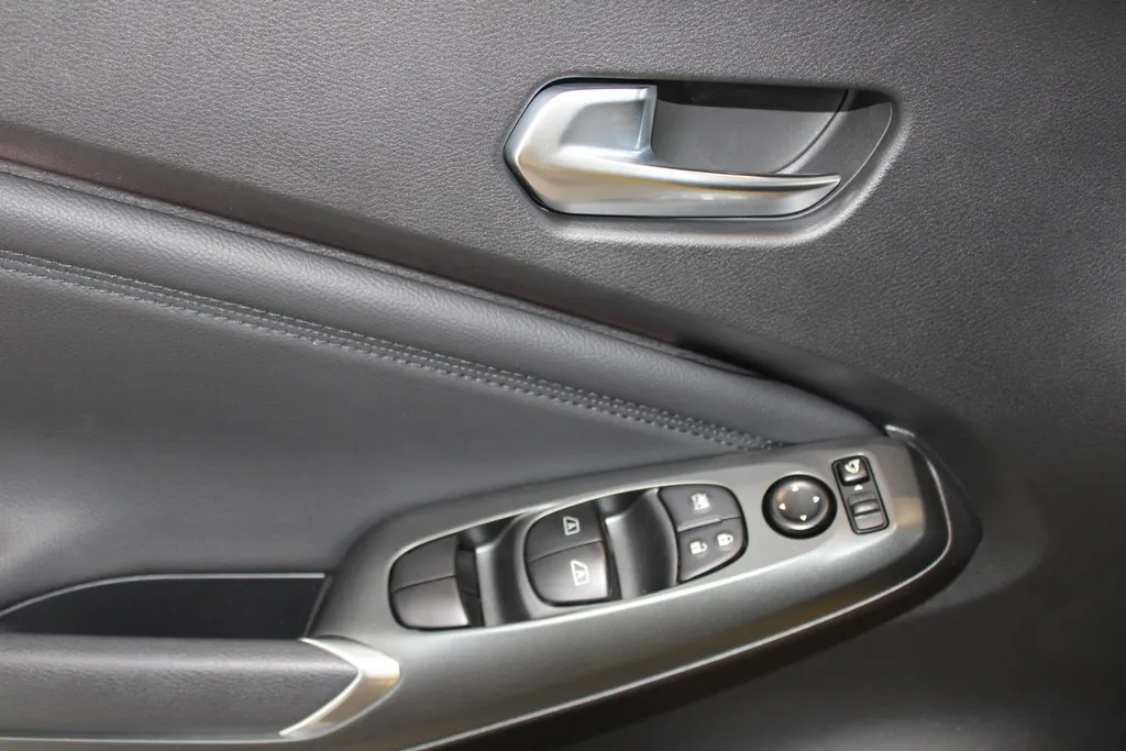 Nissan Juke 1.6 Hybrid N-Connecta | stuurverwarming | Stoelverwarming | Automaat | Achteruitrijcamera | Pdc voor en achter | Cruise controle | Climate Controle | LM wielen | Navigatie | Apple carplay & Android auto |