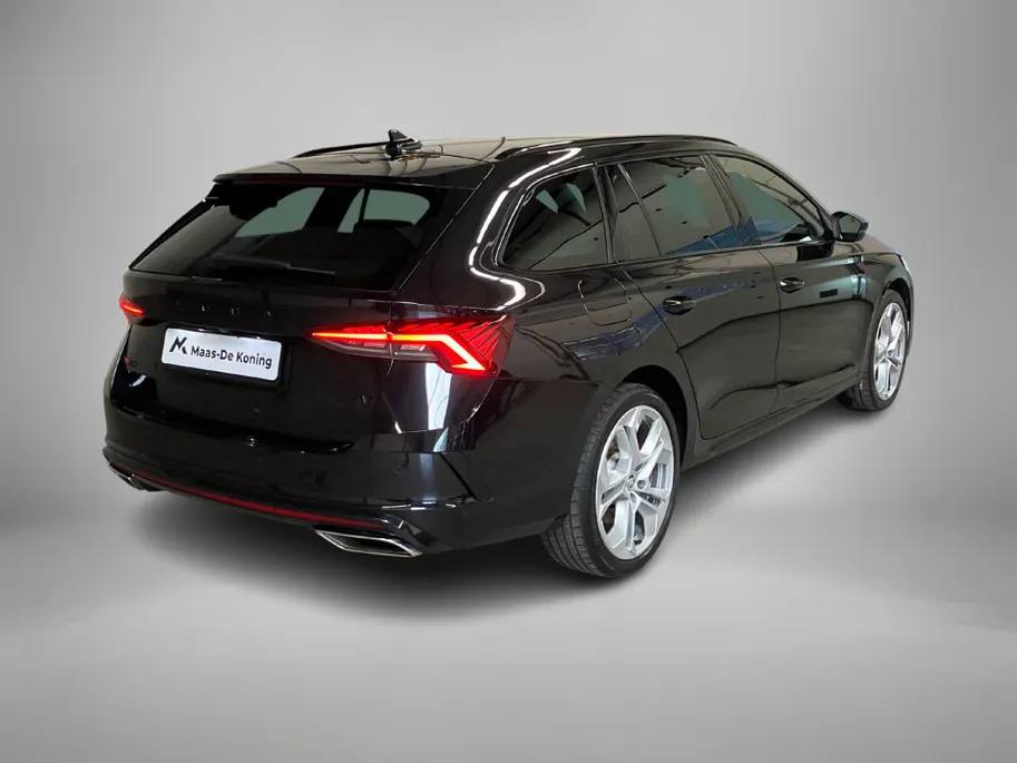 Škoda Octavia Combi 1.4TSI 180kW/245PK iV PHEV RS · Navigatie · Leder/Alcantara · Apple/Android Car Play · Elektrische stoelverstelling ·