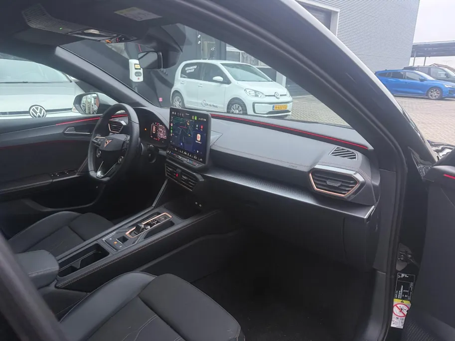 CUPRA Leon 1.5 TSI e-Hybrid Business | Automaat | BTW | Camera | Stoel/Stuurverwarming | Adaptief Cruise Control | Dodehoek Detectie | Climate Control | DAB | Navigatie | Full Led | Keyless