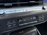 Hyundai Kona 1.6 GDI HEV Premium Sky | Schuif-/kanteldak | Navigatie | Apple Carplay/ Android auto |  360 camera | Stuur-/Stoelverwarming | Stoelventilatie | DEALER AUTO!!