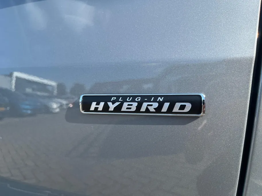 Ford Kuga 2.5 PHEV ST-Line X | Schuif/Kantel Dak | Adaptieve Cruise Control | Elek. Trekhaak | 2100 KG Trekgewicht | Winter Pack |