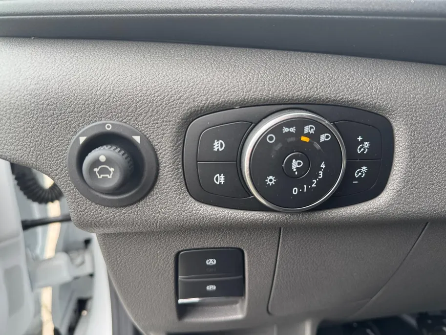 Ford Transit 350 2.0 TDCI L2H2 Trend 130 pk FWD | BPM-VRIJ | Achteruitrijcamera | Trekhaak | Verwarmde bestuurdersstoel en bijrijdersbank | Cruise Control