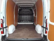 Renault Master T33 2.3 dCi 135 L2H2 Work Edition Airco | Navigatie | PDC-Camera | Blindspot | 1 jaar Garantie.