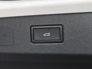 Volkswagen T-Roc 1.5 eTsi 150pk DSG R-Line First Edition · Camera · Apple/Android Car Play · Navigatie · Wegklapbare Trekhaak · Elek. Achterklep · 18'' Inch ·