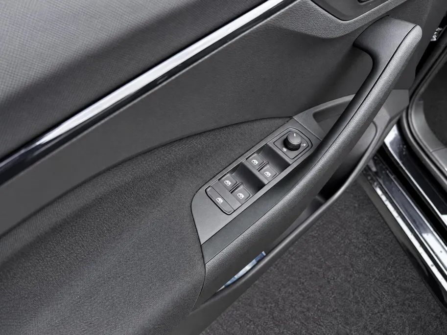 Škoda Kamiq Selection 1.0 TSI 85 kW / 115 PK SUV 6 versn. Hand | Metallic Lak | 16'' Lichtmetalen Velgen | Privatelease 369,- per maand!