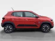 Dacia Spring Expression 65 26.8 kWh *Parkeersensoren*Tel Bluetooth*Cruise Control*| Rijdende demonstratie auto | Vraag naar de juiste kilometerstand |