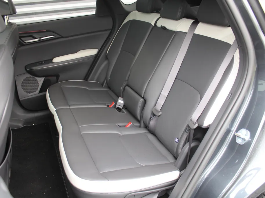 Kia EV5 GT-PlusLine 81.4 kWh | Schuifdak | Stuur-/stoelverwarming + ventilatie | Warmtepomp | 360 Camera | Elek. stoelverst. | Leer | HUD | LED | 19" LM |