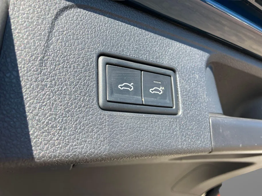 Volkswagen Passat Variant 1.4TSIeHybrid 160kW/218PK GTE Business · Panoramadak · Navigatie · Camera + Parkeersensoren · Apple/Android Car Play