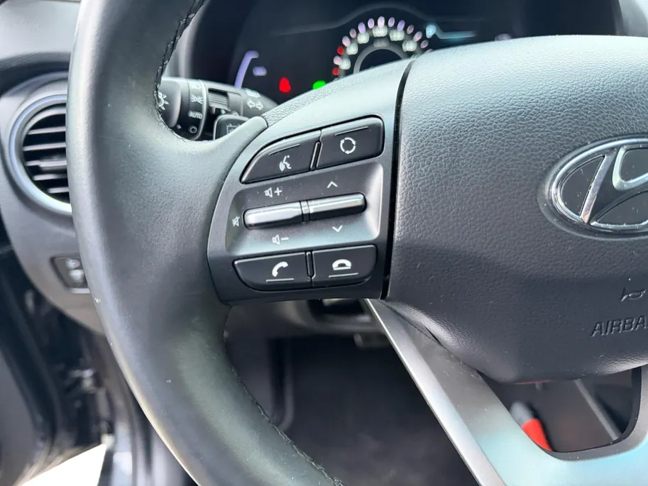 Hyundai Kona EV Fashion 64 kWh | Zeer nette auto | 100 % SOH | Stoelverwarming | Navigatie | Apple CarPlay & Android Auto | Achteruitrijcamera | Dealer onderhouden |