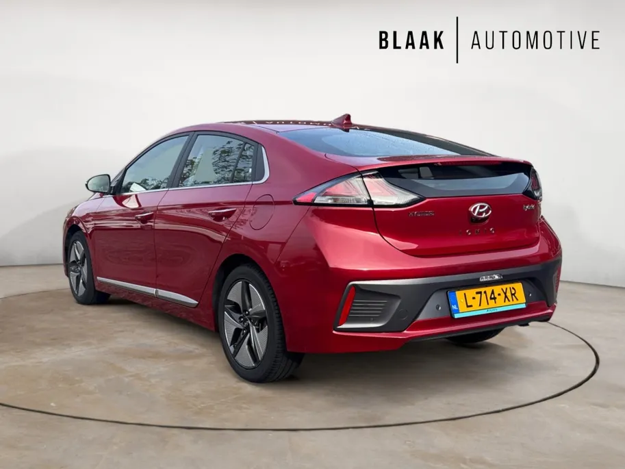 Hyundai IONIQ 1.6 GDi Premium +