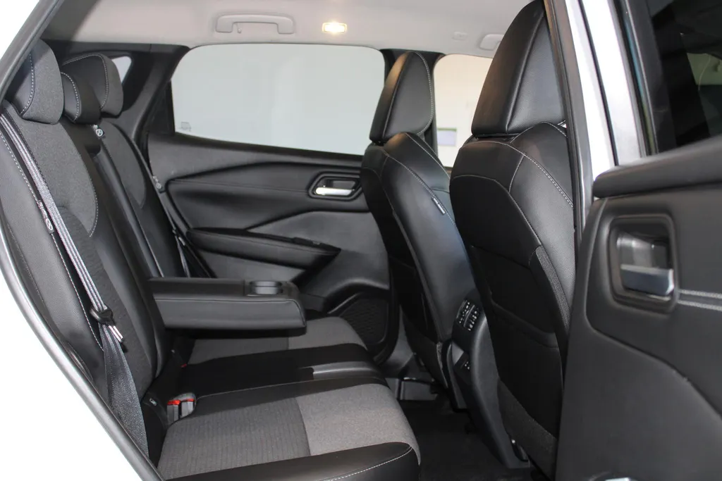 Nissan QASHQAI 1.5 e-Power N-Connecta | Navigatie | 360grd camera | Apple carplay & Android auto | Two-tone lak | Climate controle | Pro-pilot | 190pk | Stoel in hoogte verstelbaar | Electrische ramen | I-key |