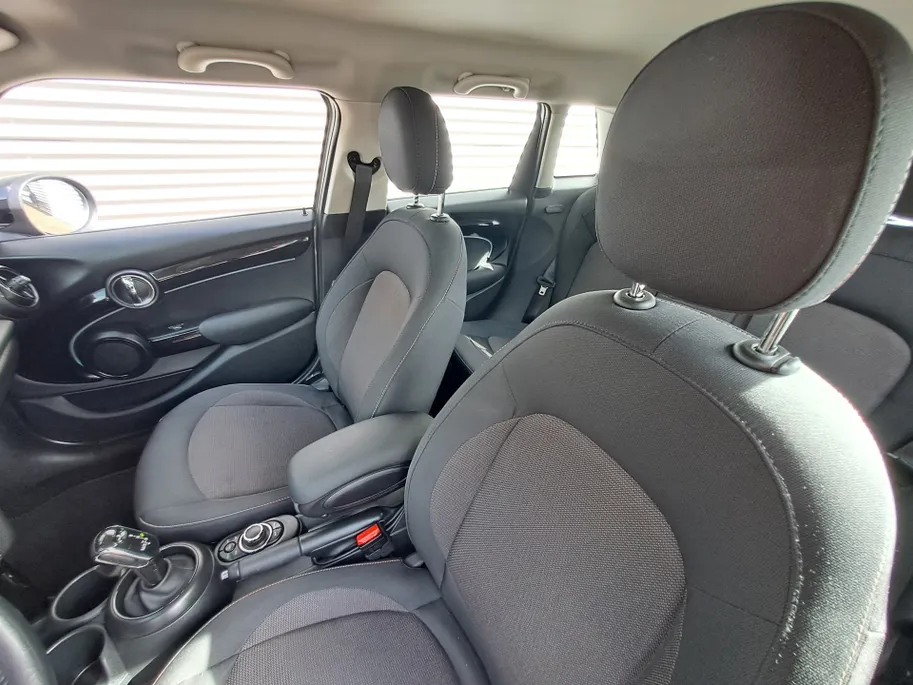 MINI 5-Deurs 1.5 Cooper Camden Edition | Navi | Sensoren | Cruise | DAB | Apple Carplay/Android Auto