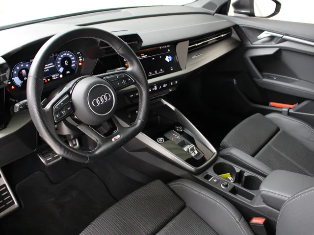 Audi A3 Sportback 35 TFSI S edition Navigatie | B&O Audio | 18' Velgen | Sportstuur |