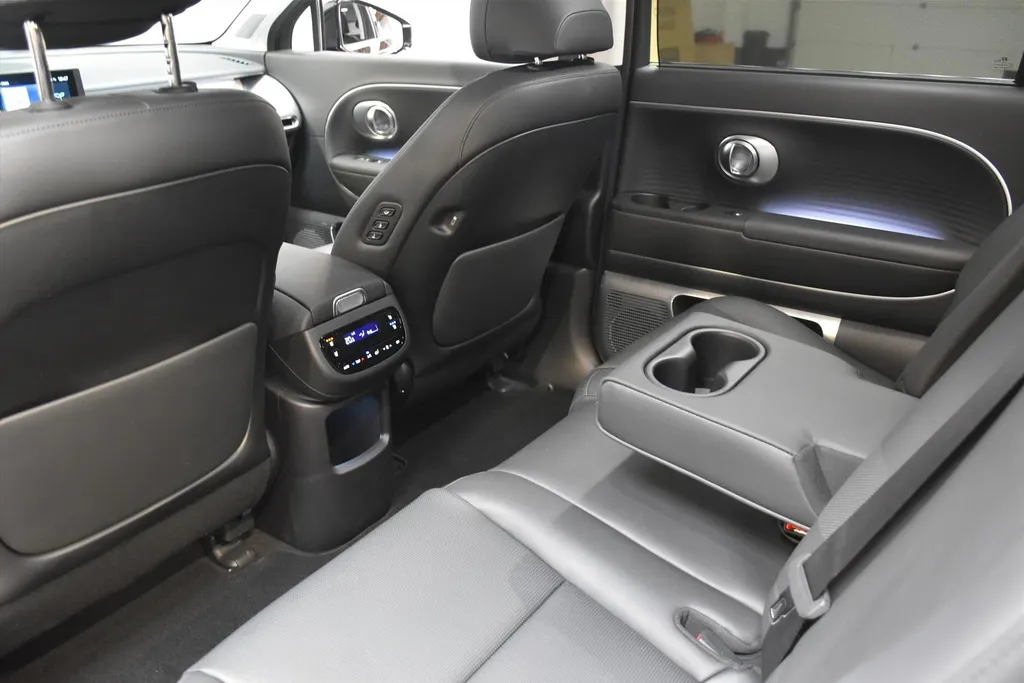 Hyundai IONIQ 9 Connect Plus Blackline 110 kWh AWD 308PK