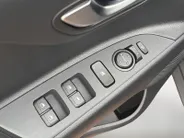 Kia Stonic 1.0 T-GDi MHEV DynamicPlusLine Dealer onderhouden | Automaat | Stuur + stoelverwarming | Climate control | Privacy glass |