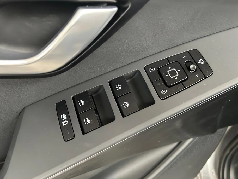 Kia Niro 1.6 GDi PHEV DynamicPlusLine Edition | Orginele Kilometerstand! | Apple Carplay / Android Auto | Navigatiesysteem | Elektrisch Verstelbare Bestuurdersstoel | Stoel + Stuurverwarming | Licht + Regensensor | Parkeersensoren Voor + Achter | Camera Achter | 1