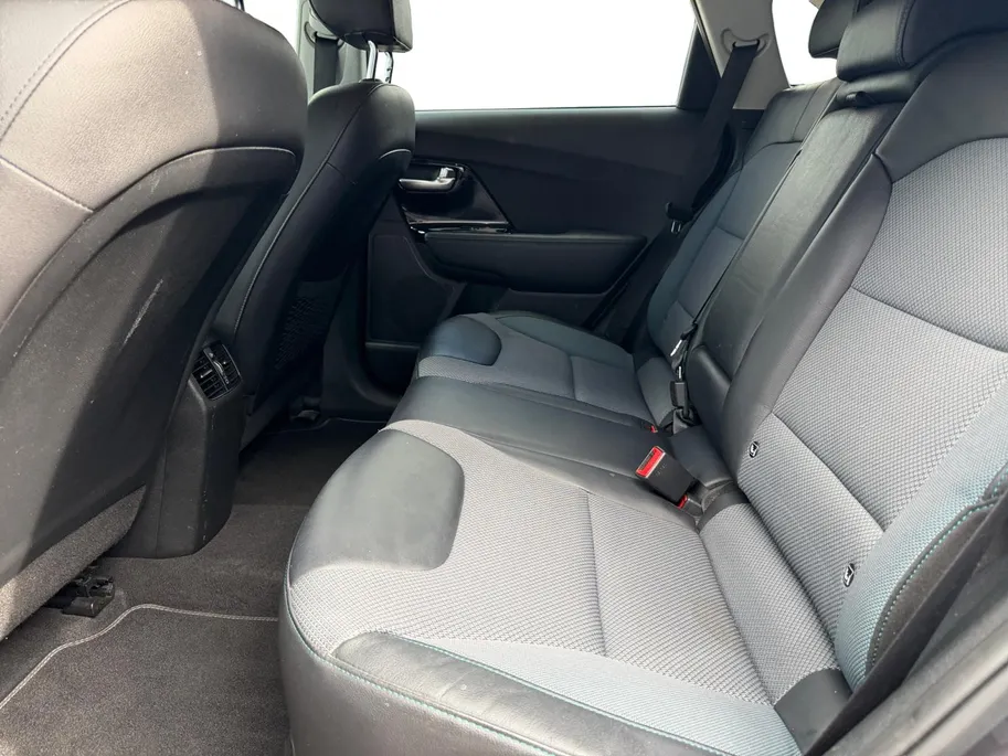 Kia e-Niro DynamicLine 64 kWh | Zeer nette auto | SoH 100% | Navigatie | Apple CarPlay & Android Auto | Achteruitrijcamera |