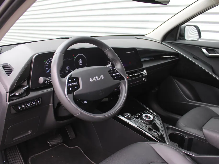 Kia Niro 1.6 GDi Hybrid DynamicPlusLine | Trekhaak | BTW Auto | Schuifdak | Stuur-/stoelverwarming | Cruise adapt. | Camera | Clima | Leer | HUD | LED | 16' LM |