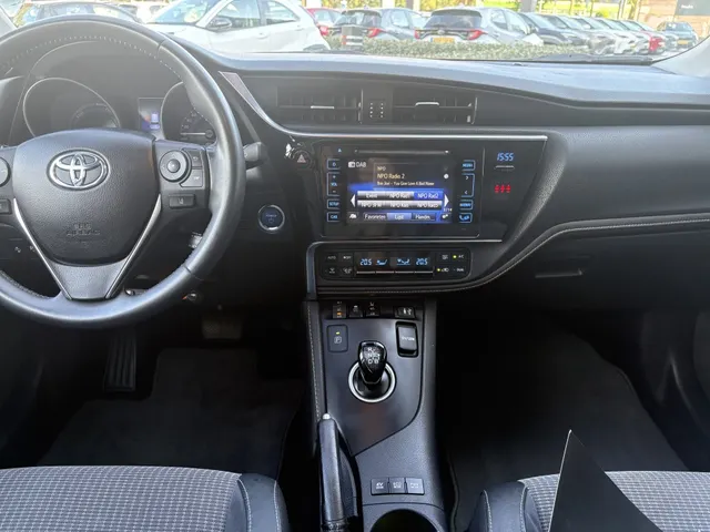 Toyota Auris Touring Sports 1.8 Hybrid Executive | Trekhaak | Panoramadak