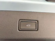 Ford Explorer Limited Edition Extended Range RWD 79 kWh 200 pk | Navigatie | Warmtepomp | Inklapbare trekhaak | Head-up Display | Elektrisch verstelbare bestuurdersstoel met geheugen en massagefunctie