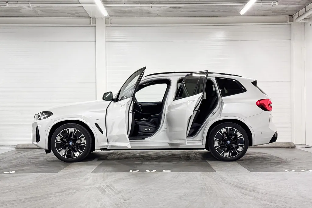 BMW iX3 High Executive Edition