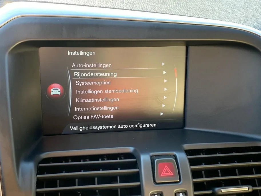 Volvo XC60 2.0 T5 Automaat Summum Luxury Line | Inscription Line | Pano Dak | NL-Auto | NAP | Trekhaak | Memory Seats | 20'| Camera | Stoelverwarming | Cruise Control | Navigatie | etc.