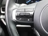 Kia Sportage 1.6 T-GDi Hybrid GT-Line | Stuur-/stoelverwarming | Elek. stoelverstelling + achterklep | Schuifdak | 18" LM | Cruise adapt. | Camera |