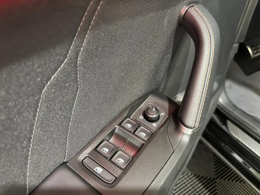 CUPRA Formentor 1.5 - 204PK TSI e-Hybrid Business Automaat | NIEUWE AUTO | Elektrisch Wegklapbare Trekhaak | Schuif/Kantel Dak | Digital Cockpit | Camera | Parkeersensoren | Stoelverwarming | Stuurwielverwarming | Apple CarPlay/Android Auto |