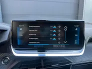 Peugeot 2008 1.2 PureTech GT-Line | 360 Camera | Navigatie | Cruise & Climate Control | Apple Carplay & Android Auto | 3D Cockpit | Dodehoek Detectie | 12 Maanden BOVAG Garantie