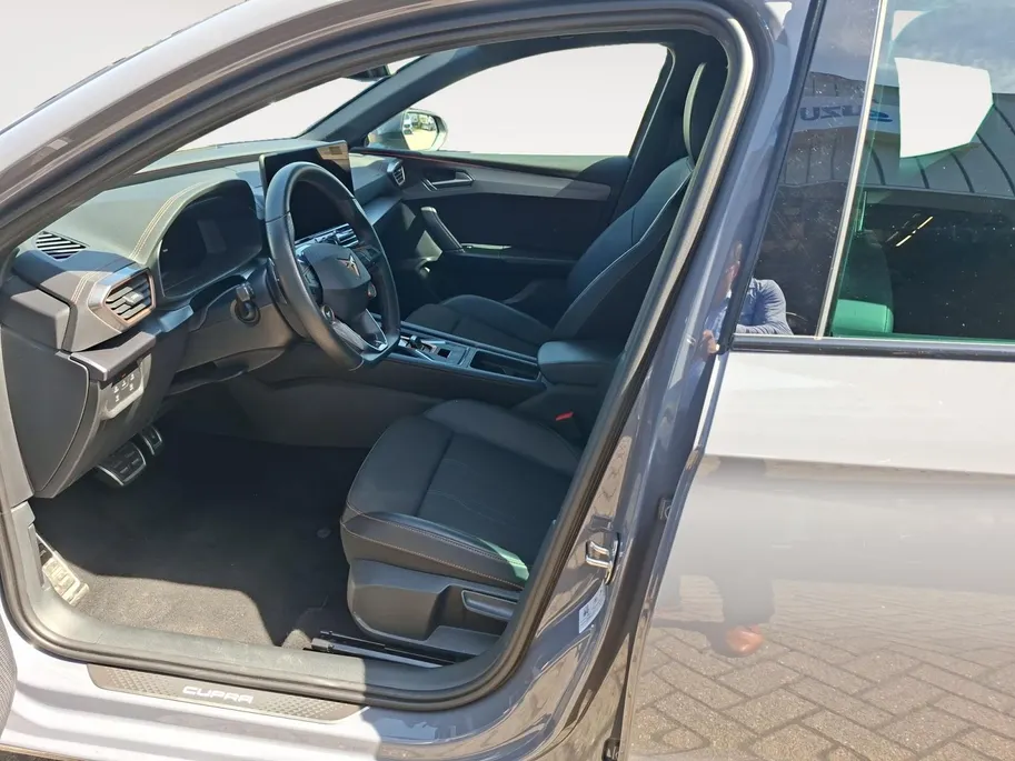 CUPRA Leon 1.5 TSI e-Hybrid PHEV Essential | 99% SOH| Led Koplampen | Apple/Android Carplay | Keyless | Half leder | Stoel/Stuurverwarming | Digital Cockpit | Fabrieksgarantie! |