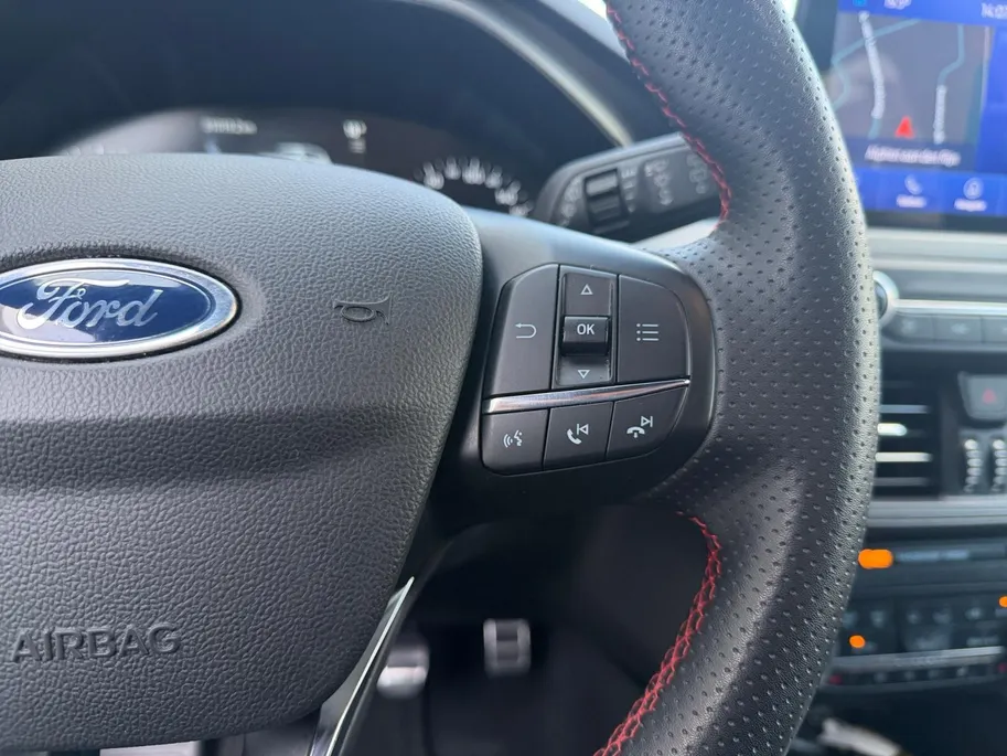 Ford Focus Wagon 1.0 EcoBoost Hybrid ST Line Style | Dealer onderhouden | NL auto | Winter pack | Trekhaak | Navigatie | Apple carplay & Android auto | Parkeersensoren voor en achter | Achteruitrijcamera | Cruise control | Draadloos opladen mobiel | Privacy glas | B