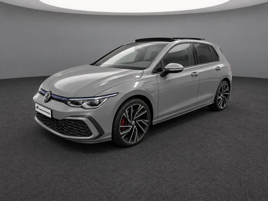Volkswagen Golf 1.4 eHybrid 245pk DSG GTE · Panoramadak · Camera · Head-Up Display · Inklap. Trekhaak · Apple/Android Car Play · Parkeerassistent · Garantie t/m 19-12-2026 of 100.000km