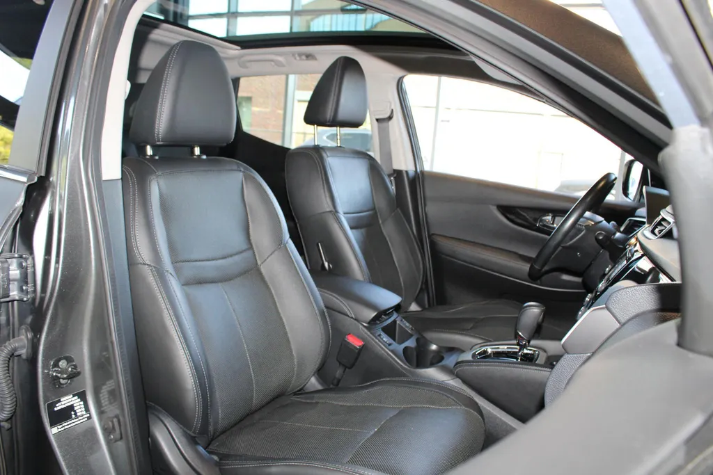 Nissan QASHQAI 1.2 Tekna | Automaat | Lederen bekleding | Electrische Stoel verstelling | 360grd camera | Parkeersensoren voor en achter | Dodehoek sensoren | Nette auto met weinig kilometers | Stoel verwarming |