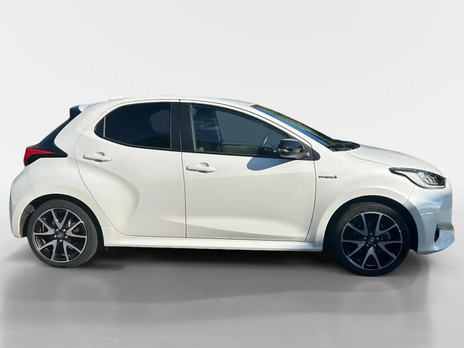 Toyota Yaris 1.5 Hybrid Executive Zeer compleet o.a. Navigatie, Trekhaak etc! Nu incl. 12 maanden garantie!
