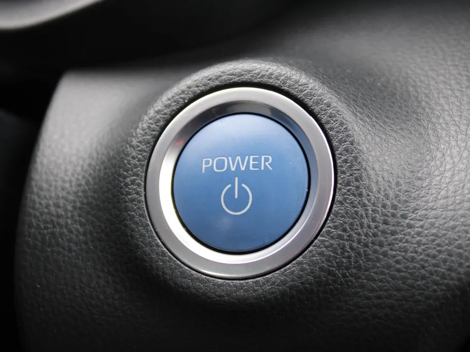 Mazda 2 Hybrid 1.5 Agile | Comfort pakket | Trekhaak | CarPlay | Camera | Stuur-/stoelverwarming | Cruise adapt. | 15' LM |